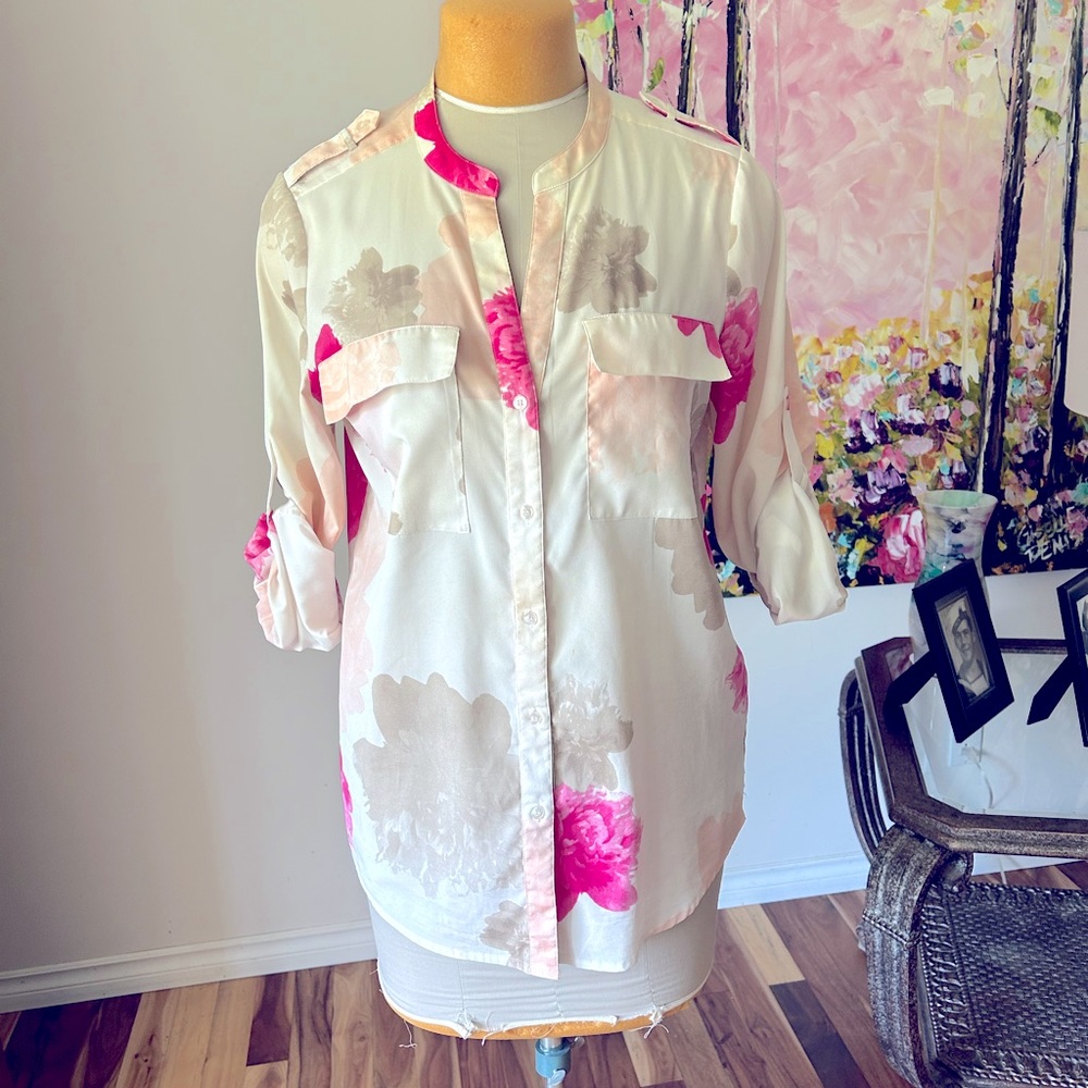 Ladies Calvin Klein Blouse. Cream with Grey , peach, and pink flowers. EUC. Sz M